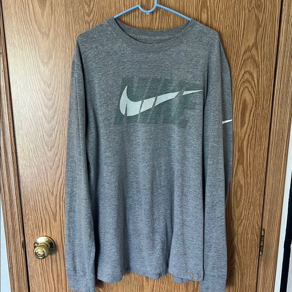 Nike Gray Long Sleeve Tee with Iconic Swoosh - Picture 1 of 4